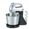 Hand mixer with bowl